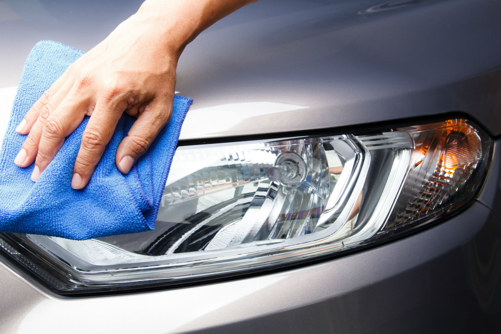 Cómo limpiar las llantas del coche sin estropearlas